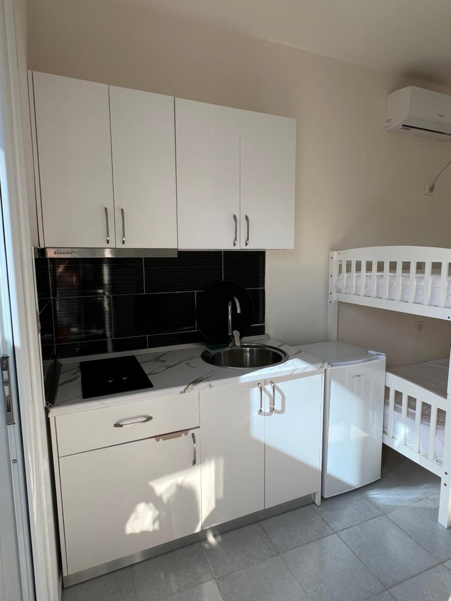 Mimi'S Apartments Влёра Экстерьер фото